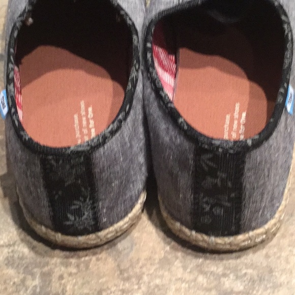 Tom’s Shoes - Picture 4 of 5